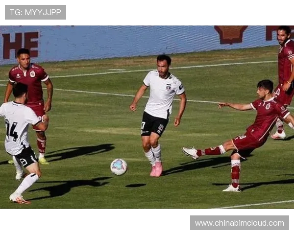 智利大学与塞雷那的精彩对决揭示足球战术与团队精神的较量