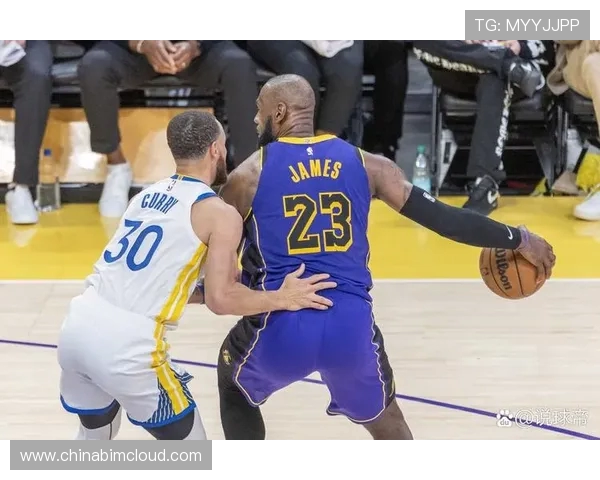 詹姆斯再现神勇表现助湖人加时战胜勇士成功晋级季后赛