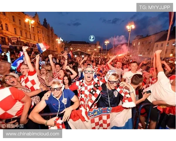 阿根廷与克罗地亚激战现场回顾球迷热情高涨精彩瞬间不容错过