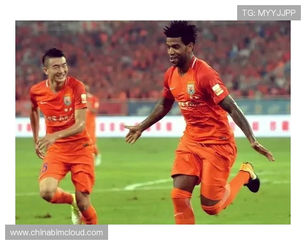 鲁能华夏上半场激战回顾双方攻防精彩瞬间分析